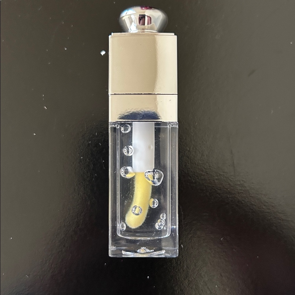 Moc Allure Clear Lip Gloss with Silver Cap - Picture 5 of 11